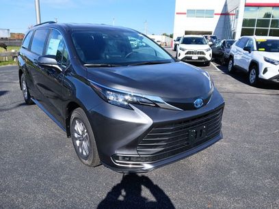 New 2025 Toyota Sienna LE