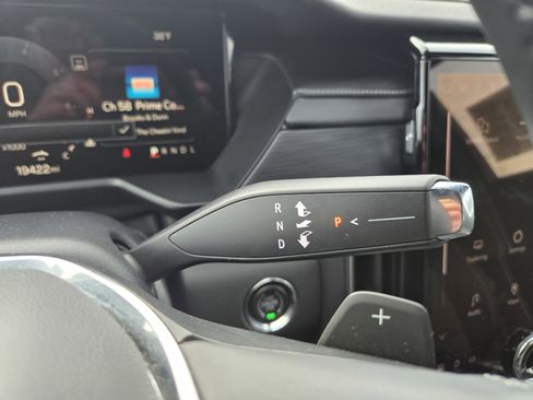 Used 2025 GMC Acadia Elevation image 21