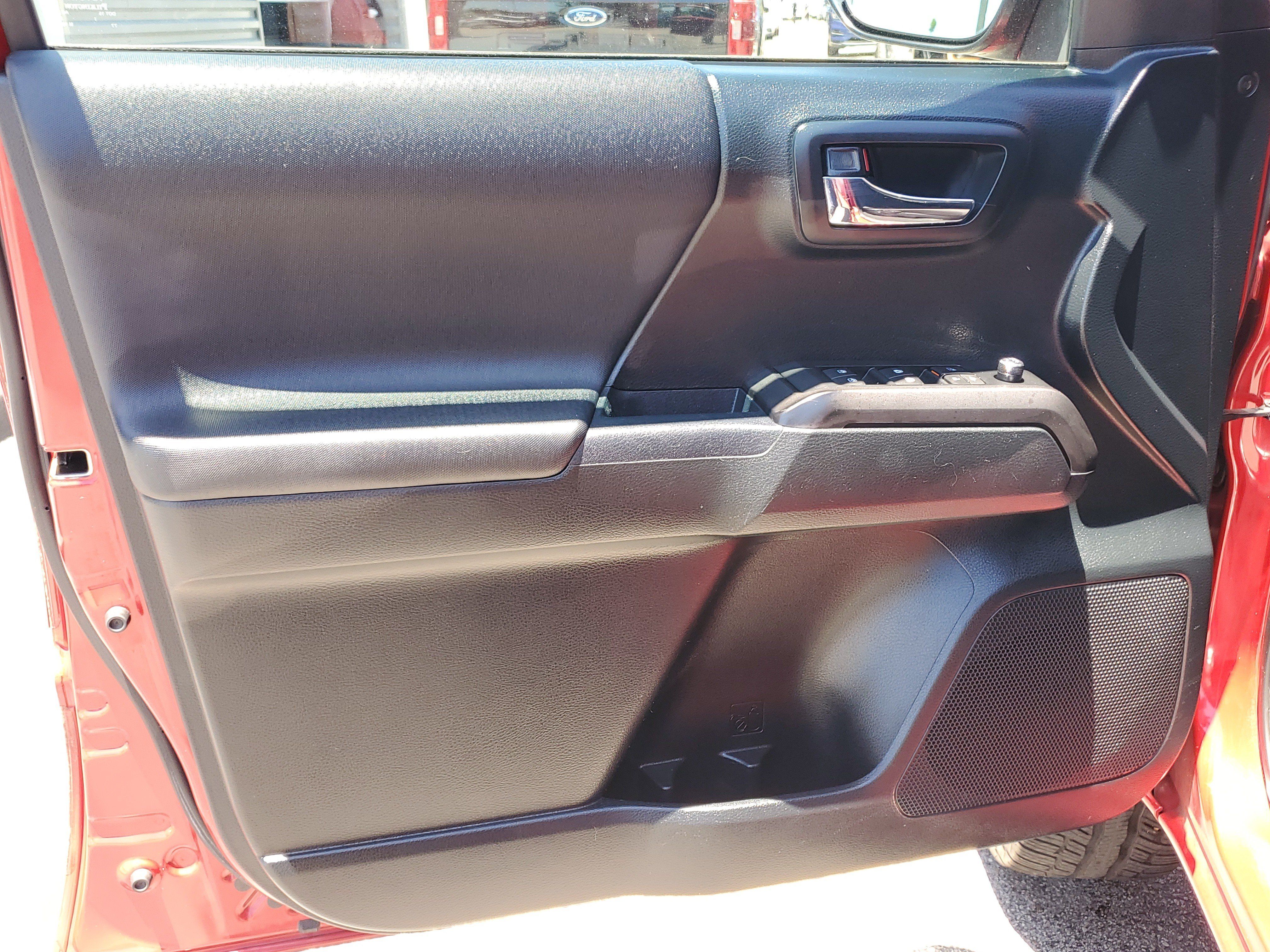 Used 2017 Toyota Tacoma TRD Sport w/ Premium & Technology Package RWD image 15