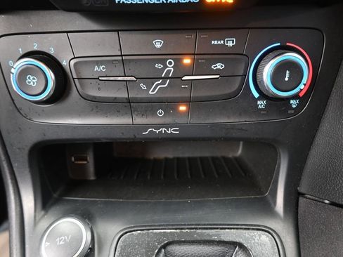 Used 2015 Ford Focus SE image 30