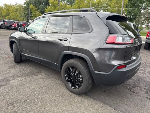 Used 2023 Jeep Cherokee Altitude Lux w/ Mopar Interior Package AWD/4WD image 5