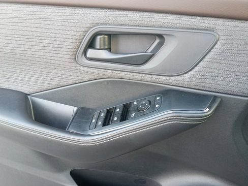 Used 2021 Nissan Rogue S FWD image 36