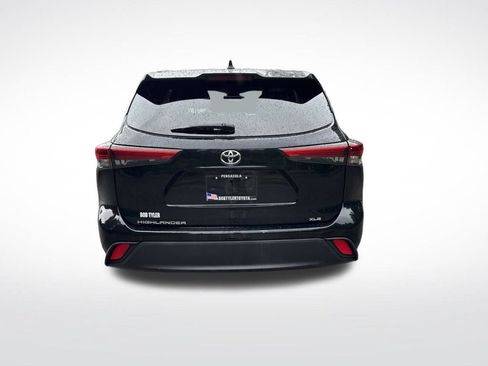 Used 2022 Toyota Highlander XLE FWD image 6