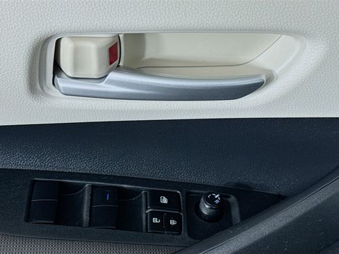 Used 2021 Toyota Corolla LE w/ Carpet Mat Package (TMS) image 22