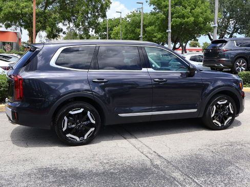 Used 2025 Kia Telluride S FWD image 13