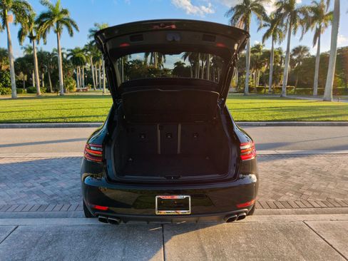 Used 2018 Porsche Macan Turbo AWD/4WD image 46