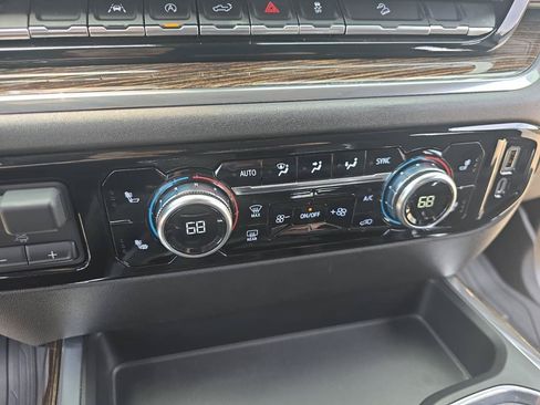 Used 2023 GMC Sierra 1500 Elevation w/ Preferred Package AWD/4WD image 25