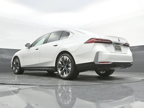 New 2027 BMW 530i RWD image 44