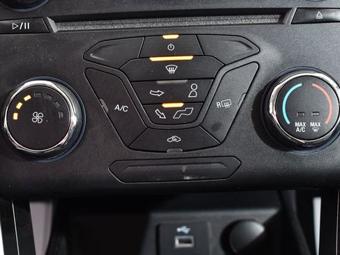 Used 2017 Ford Fusion SE image 28