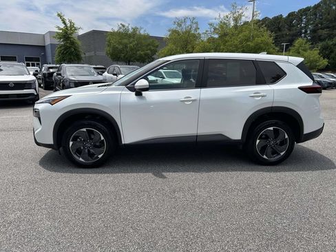 Used 2025 Nissan Rogue SV AWD/4WD image 2