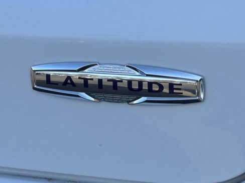 Used 2023 Jeep Compass Latitude image 35