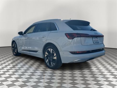 Used 2021 Audi e-tron Premium Plus w/ Premium Plus Package image 4