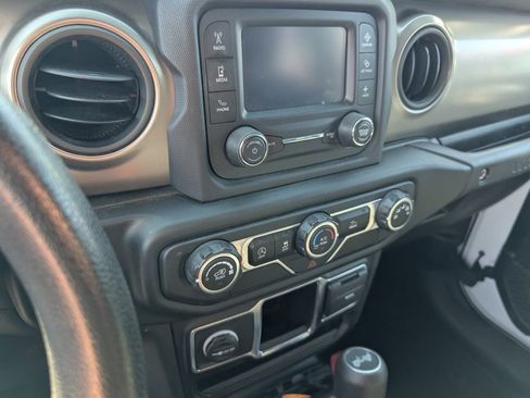 Used 2021 Jeep Wrangler Unlimited Willys image 19