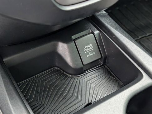 Used 2017 Honda CR-V Touring image 9