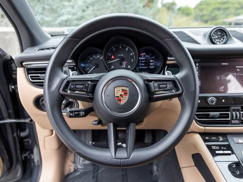 Certified 2023 Porsche Macan AWD/4WD image 35