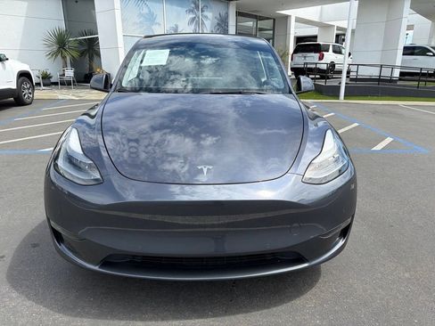 Used 2022 Tesla Model Y Long Range AWD/4WD image 3