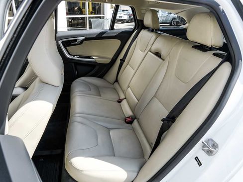 Used 2017 Volvo V60 T5 Premier w/ Convenience Package image 38