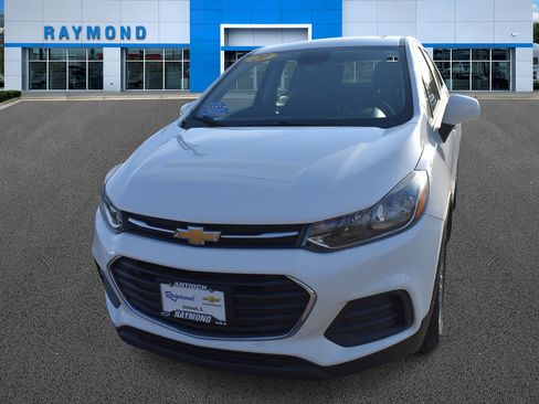 Used 2020 Chevrolet Trax LS w/ Tint and Cruise Package image 7