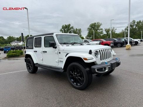 Used 2023 Jeep Wrangler Unlimited Sahara w/ Cold Weather Group AWD/4WD image 9