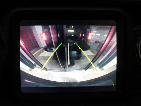 Used 2019 Jeep Wrangler Unlimited Sahara AWD/4WD image 19