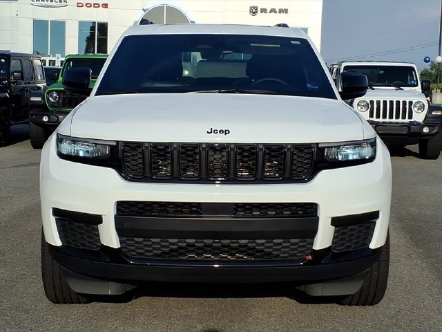 Used 2025 Jeep Grand Cherokee L Altitude AWD/4WD image 12