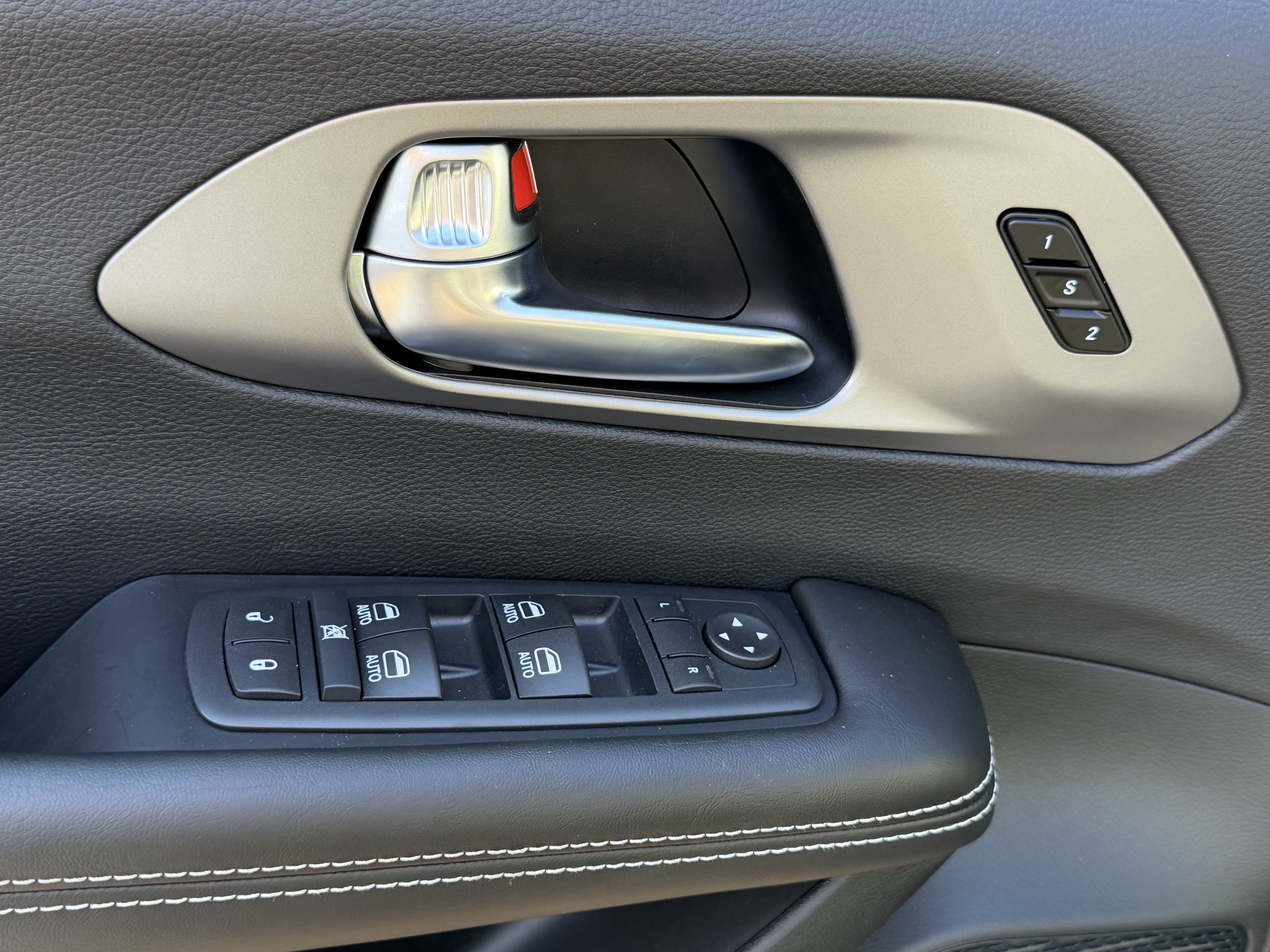 New 2027 Chrysler Pacifica Select FWD image 18