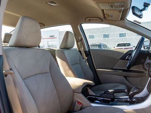 Used 2017 Honda Accord LX image 13