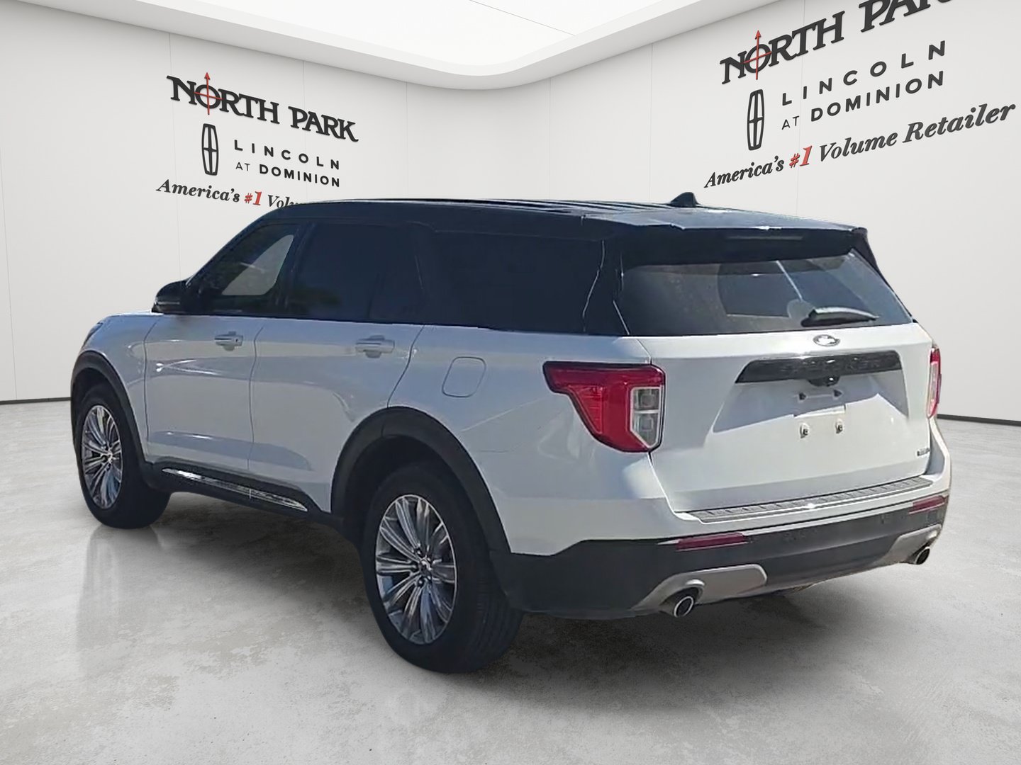 Used 2020 Ford Explorer Limited AWD/4WD image 3