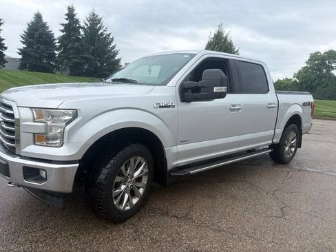 Used 2017 Ford F150 XLT w/ Equipment Group 302A Luxury AWD/4WD image 4
