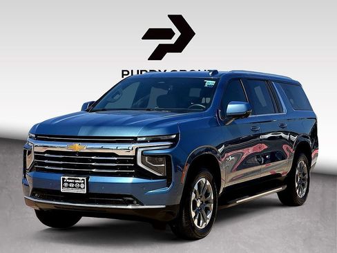 Used 2025 Chevrolet Suburban LT w/ Comfort Package RWD image 4