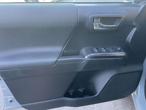 Used 2020 Toyota Tacoma TRD Sport image 26