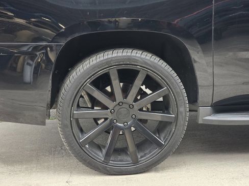 Used 2019 Chevrolet Suburban LT image 8