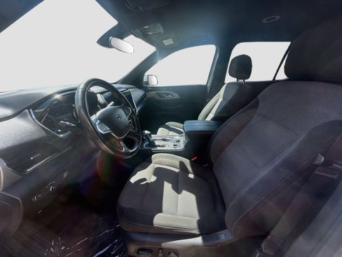 Used 2022 Chevrolet Traverse LT FWD image 16