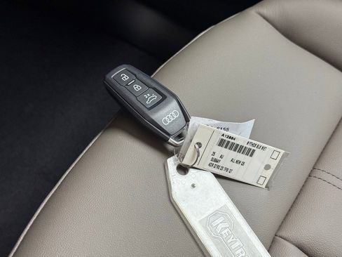 New 2025 Audi Q5 2.0T Premium image 37