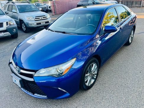 Used 2015 Toyota Camry SE w/ Moonroof Package FWD image 1