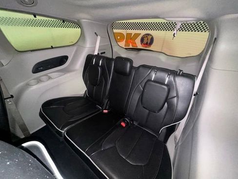 Used 2022 Chrysler Pacifica Limited FWD image 42