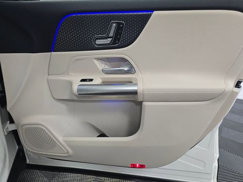 Used 2025 Mercedes-Benz GLA 250 4MATIC image 25