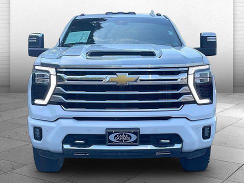 Used 2024 Chevrolet Silverado 2500 High Country AWD/4WD image 2