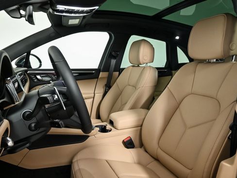 New 2026 Porsche Macan image 5