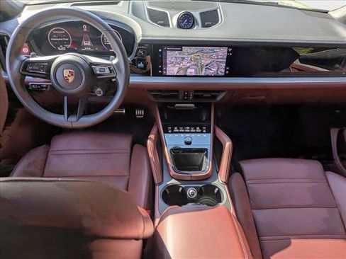 Used 2024 Porsche Cayenne S image 18