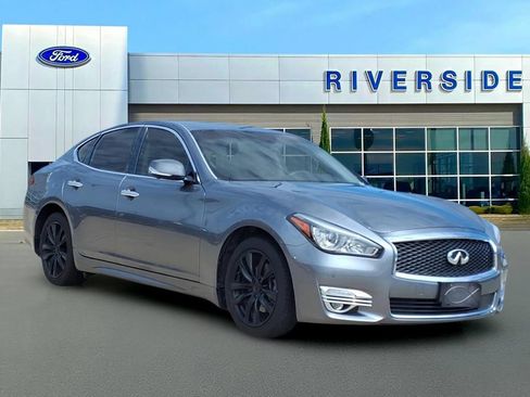 Used 2018 INFINITI Q70 Luxe w/ Proactive Package RWD image 1