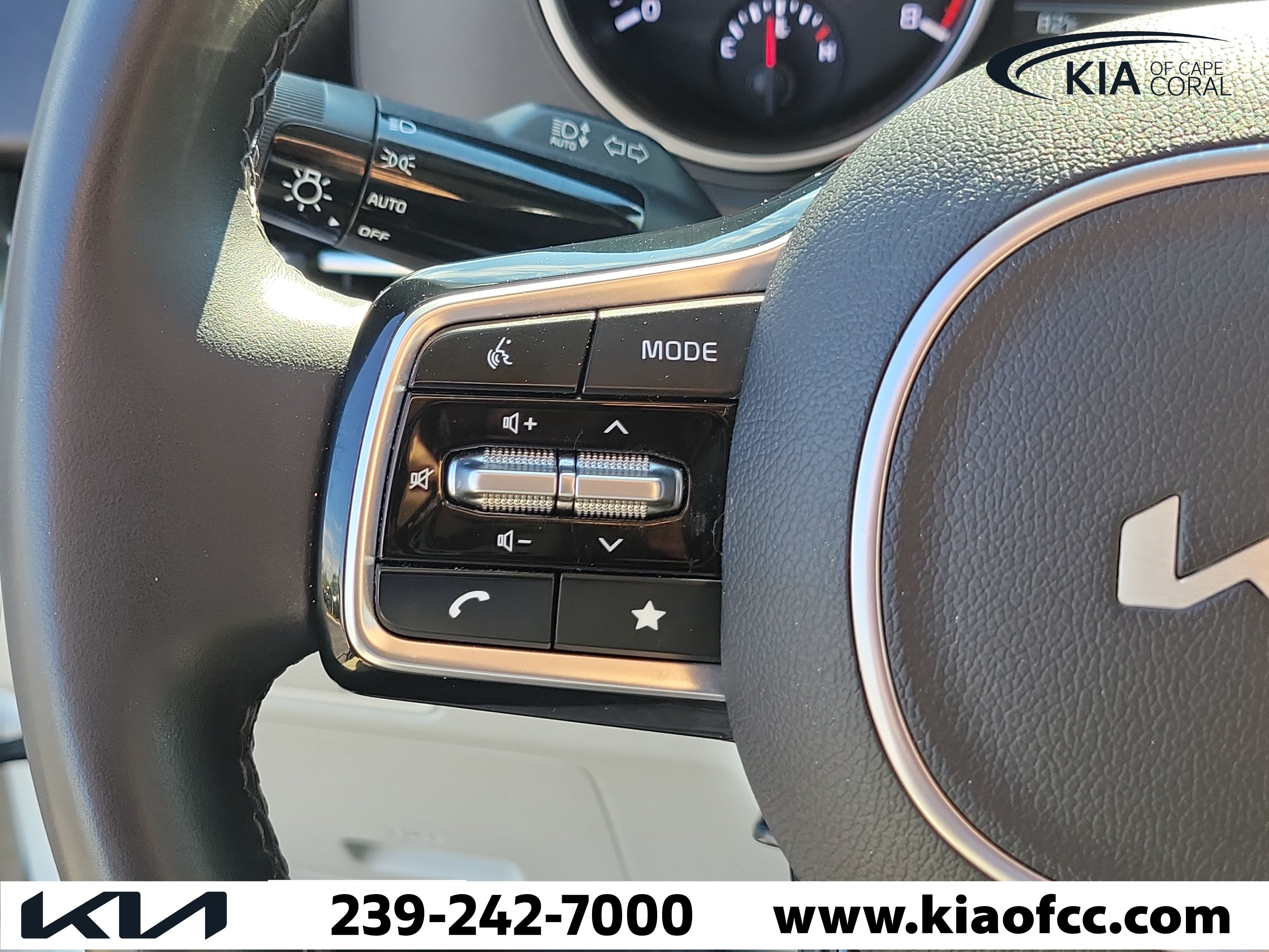Certified 2024 Kia Carnival LX FWD image 25