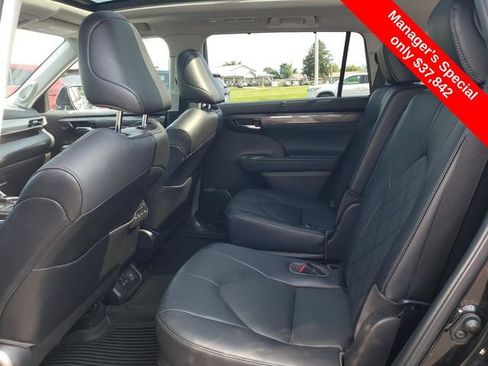 Used 2022 Toyota Highlander Platinum image 18