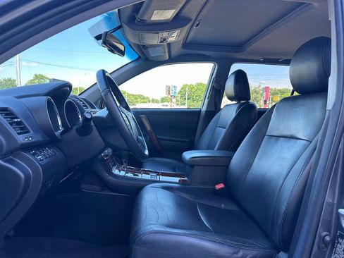 Used 2013 Toyota Highlander Limited FWD image 9