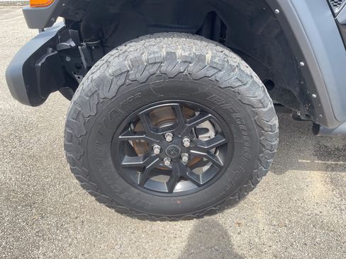 Used 2024 Jeep Wrangler Unlimited Sport AWD/4WD image 11