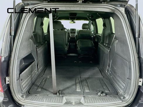 Used 2019 Dodge Grand Caravan SE image 11