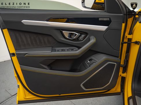 Used 2022 Lamborghini Urus image 35
