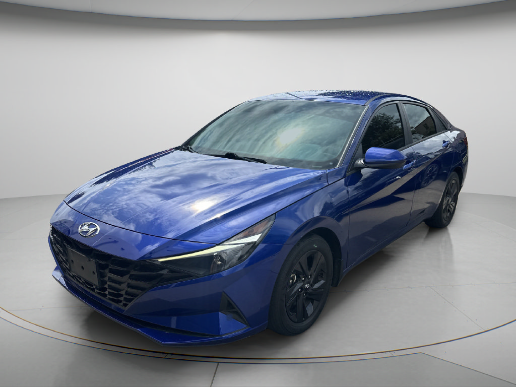 Used 2023 Hyundai Elantra SEL w/ Winter Weather Package FWD image 3