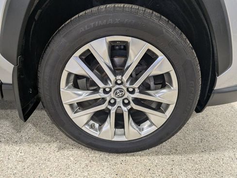 Used 2019 Toyota RAV4 Limited image 12