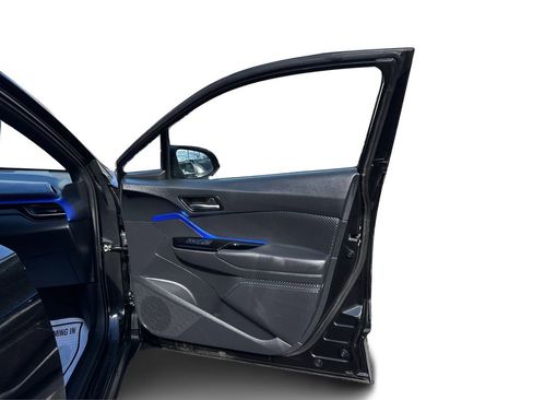 Used 2022 Toyota C-HR XLE image 25